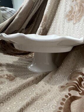 Elegant ceramic white flower petal cake stand
